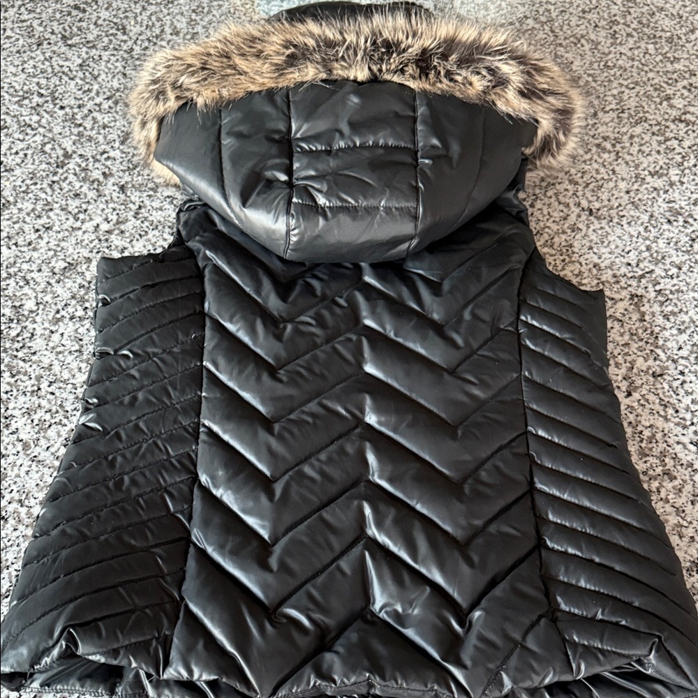 BCBGeneration Black Puffer Vest Down Blend w/Faux Fur Detachable Hood Sz M - Picture 4 of 13